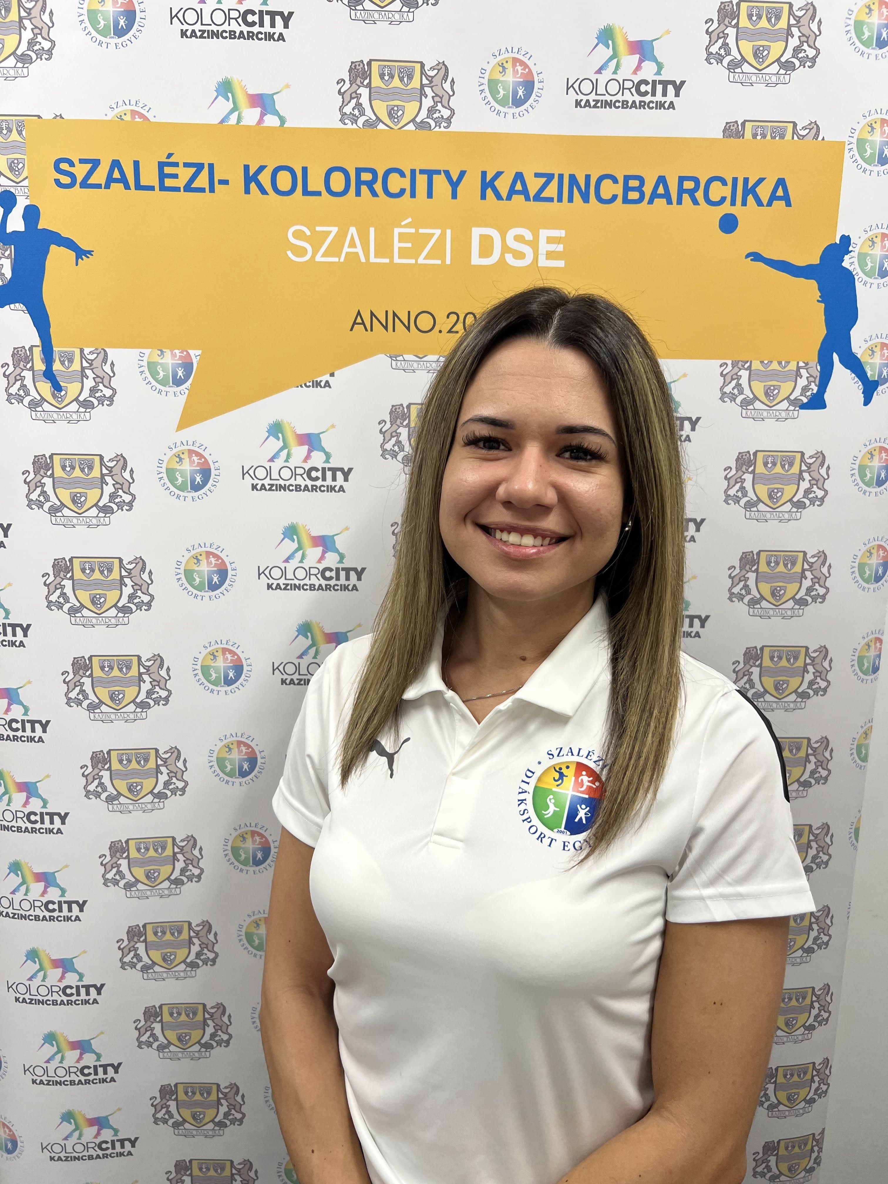 Váradi Réka portréja